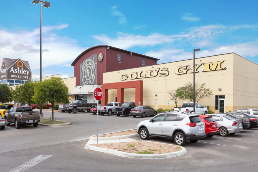 Golds-Gym-Live-Oak-TX-1