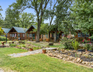 Lee’s Grand Lake Resort