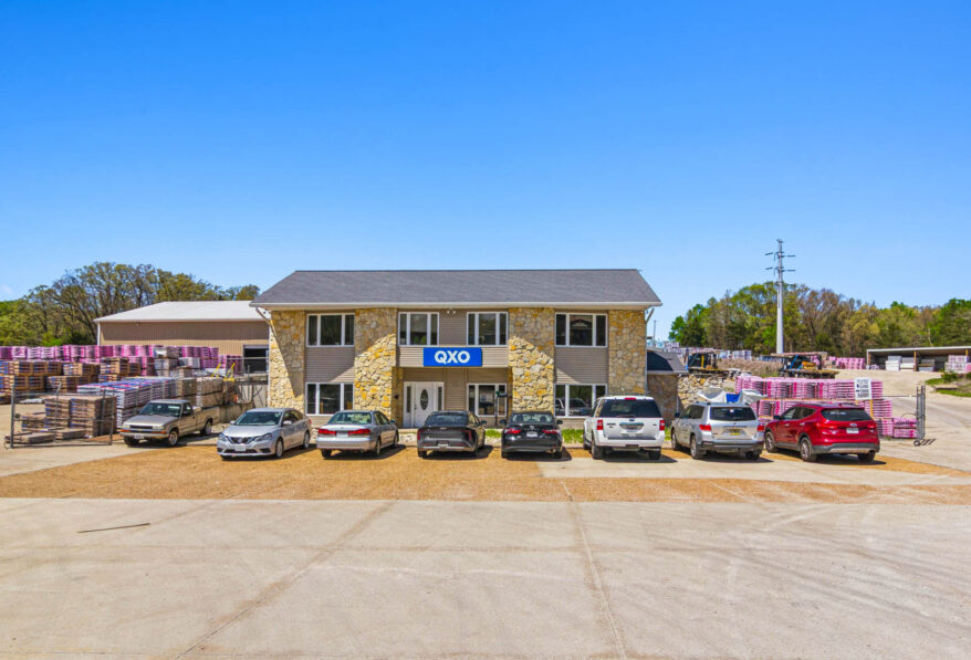 QXO (Beacon Roofing) NNN