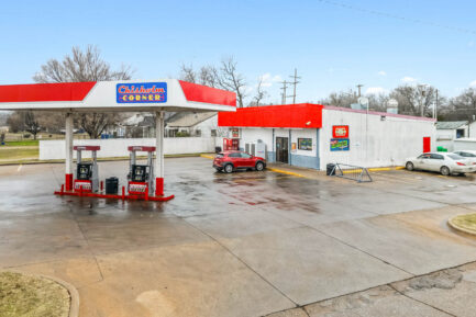 Chisholm Corner Gas Station