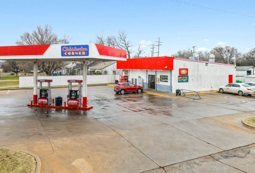 Chisholm Corner Gas Station