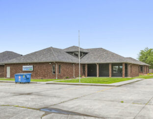 104 & 118 Airway Dr