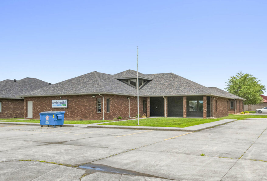 104 & 118 Airway Dr