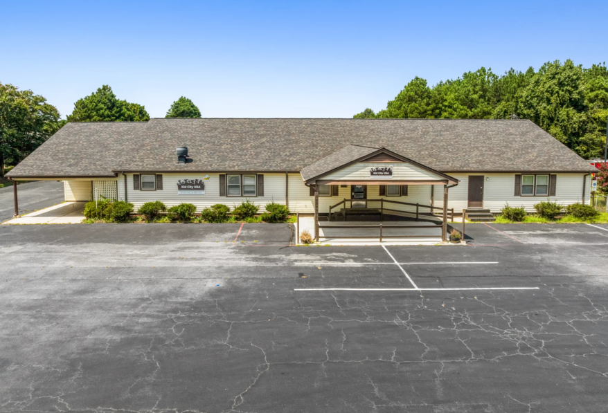Vacant Education Center & Owner-User Opportunity