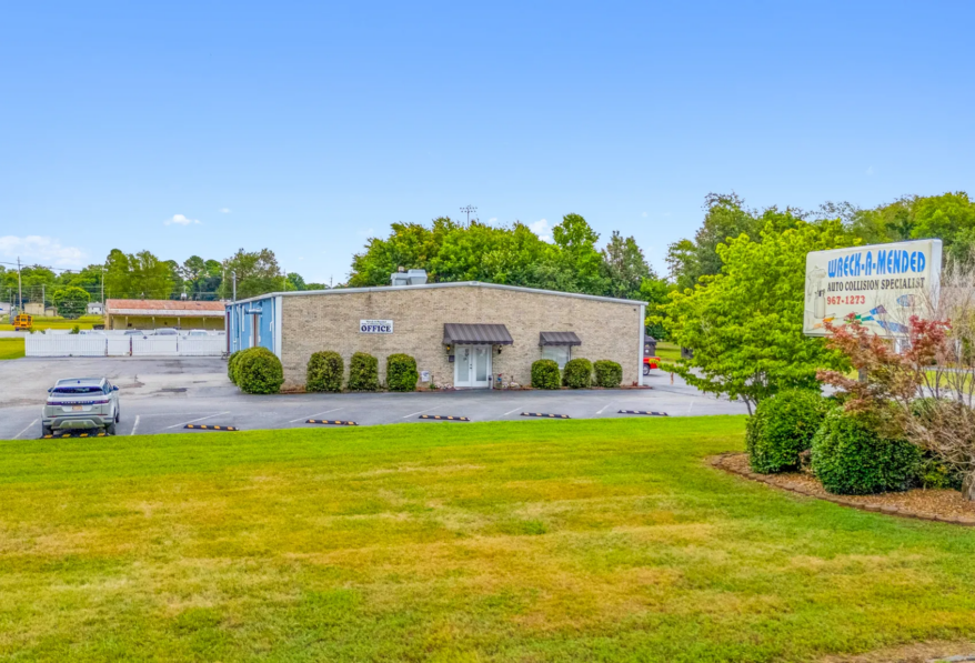 Freestanding Auto Service Flex Building